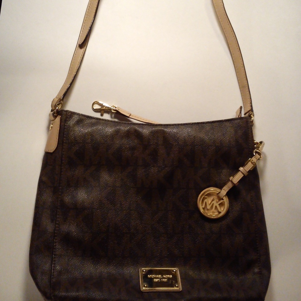 Designer Handbag - Picture 2 of 5